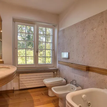 Holiday home Awesome In With Outdoor Swimming Pool