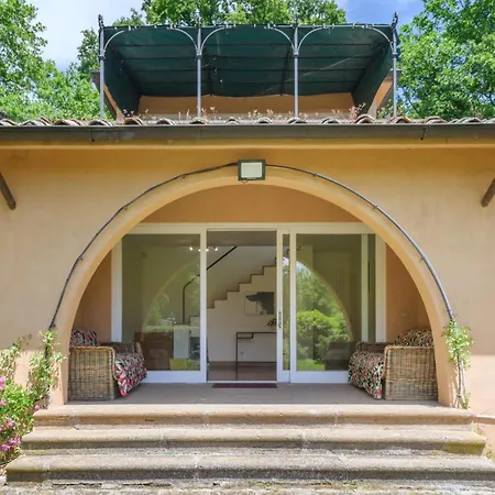 Holiday home Awesome In With Outdoor Swimming Pool