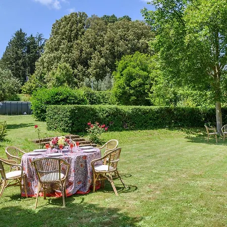 Awesome In With Outdoor Swimming Pool Sutri