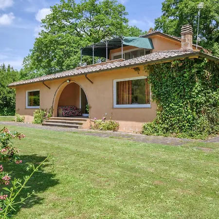 Holiday home Awesome In With Outdoor Swimming Pool Sutri