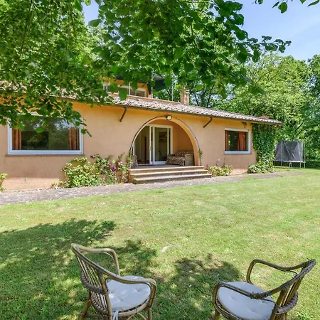 Awesome In With Outdoor Swimming Pool Holiday home Sutri